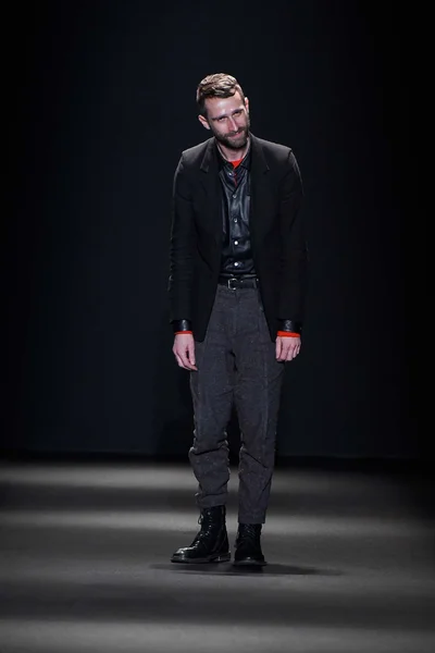 Look 30
